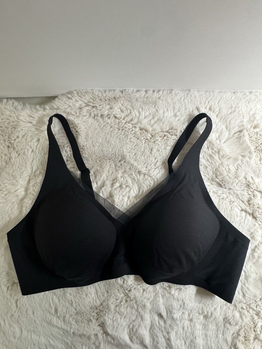 Honey Love Lift Wear Crossover Bra. Size Large Black Mesh Detail Excellent